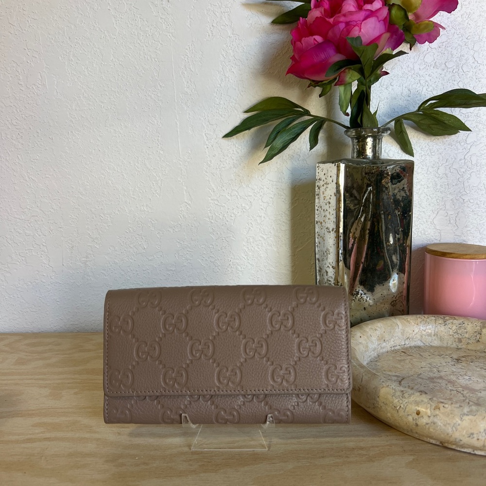 [SOLD] Gucci Taupe Leather Women's Wallet